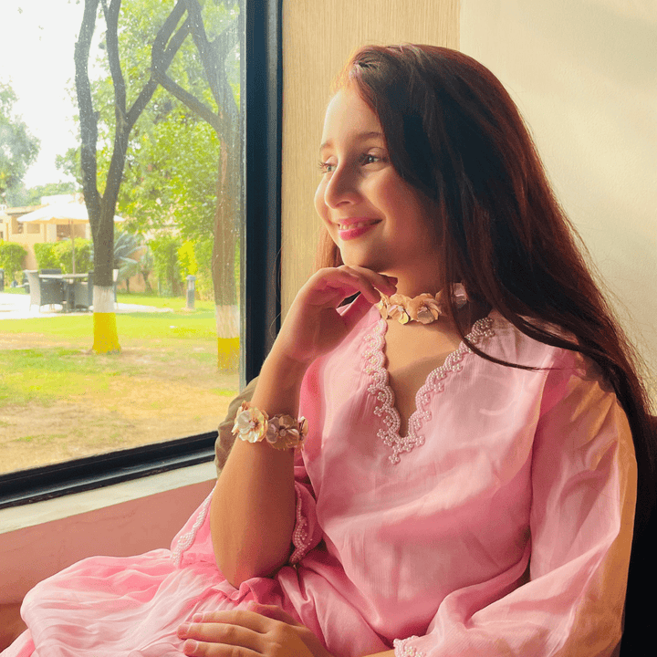 Golden Choker for girls – luxury ethnic daywear for brunch events in Delhi and Mumbai UAE