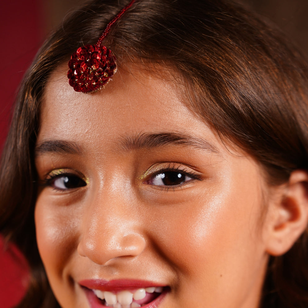 Deep red embellished maang tikka for Mehendi styling