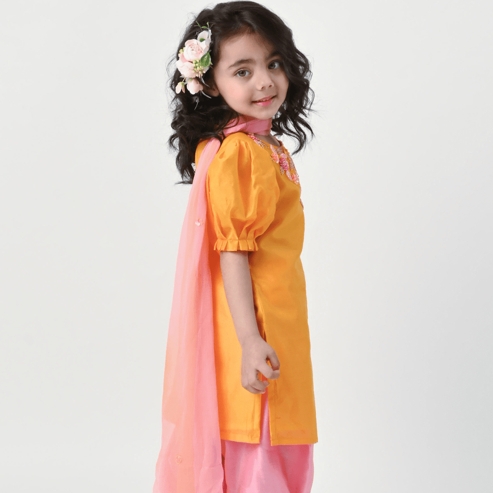 Mom and daughter twinning yellow suit salwar for girls for Eid in New Jersey