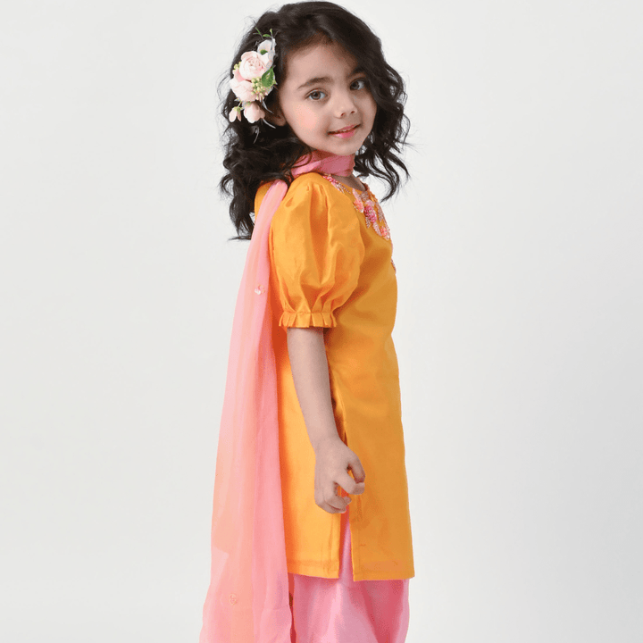 Mom and daughter twinning yellow suit salwar for girls for Eid in New Jersey