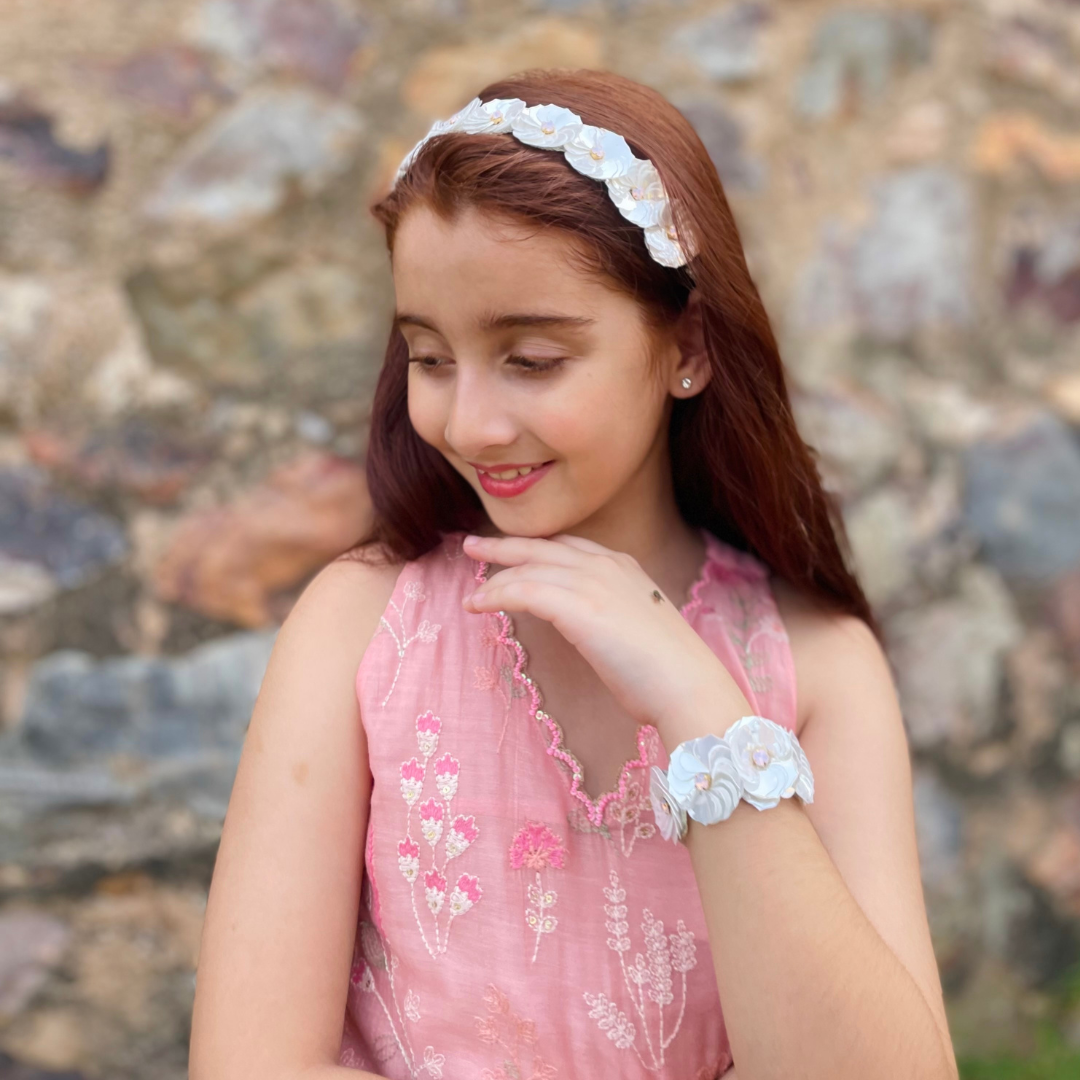 Adjustable white floral head accessory with dori, girls ethnic wear for weddings and festive looks in Mumbai Bandra posh styling.