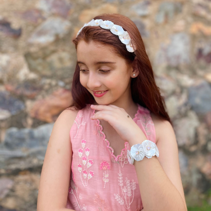 Adjustable white floral head accessory with dori, girls ethnic wear for weddings and festive looks in Mumbai Bandra posh styling.