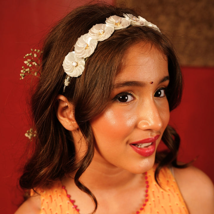 WHITE PETAL HAIR ACCESSORY